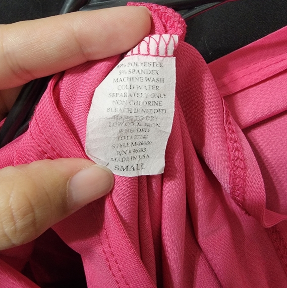 Hot pink blouse with necklace - Picture 2 of 6